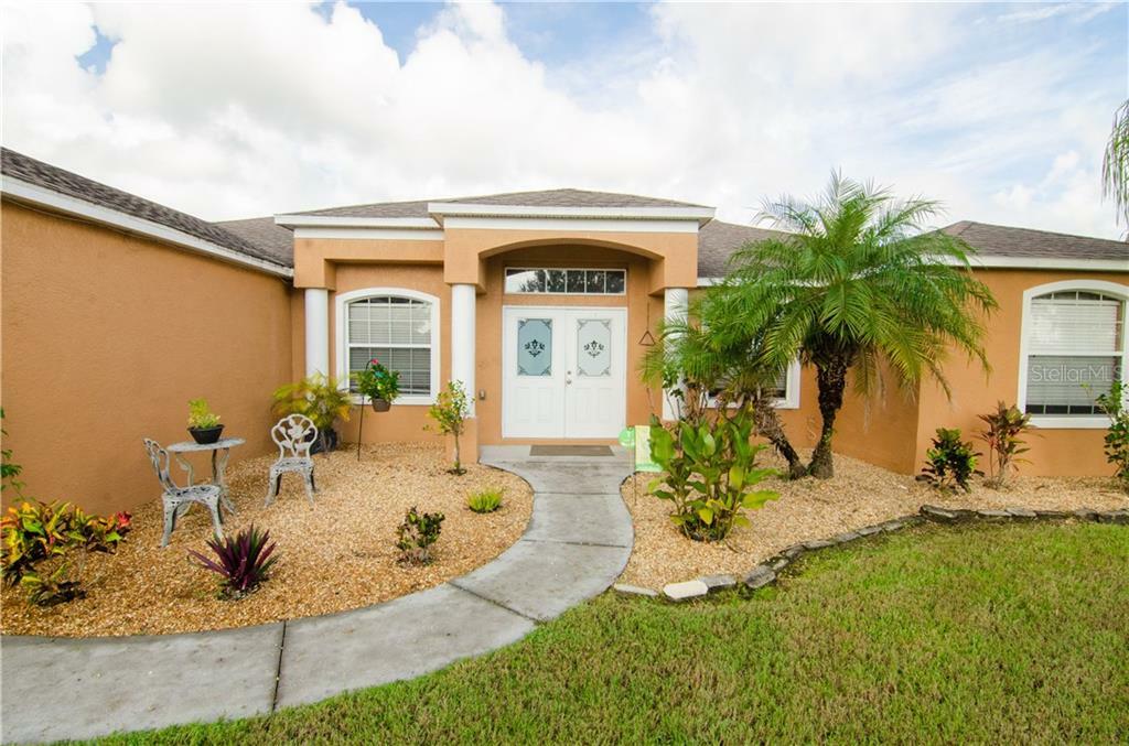 Property Photo:  1552 Avondale Ridge Drive  FL 33567 