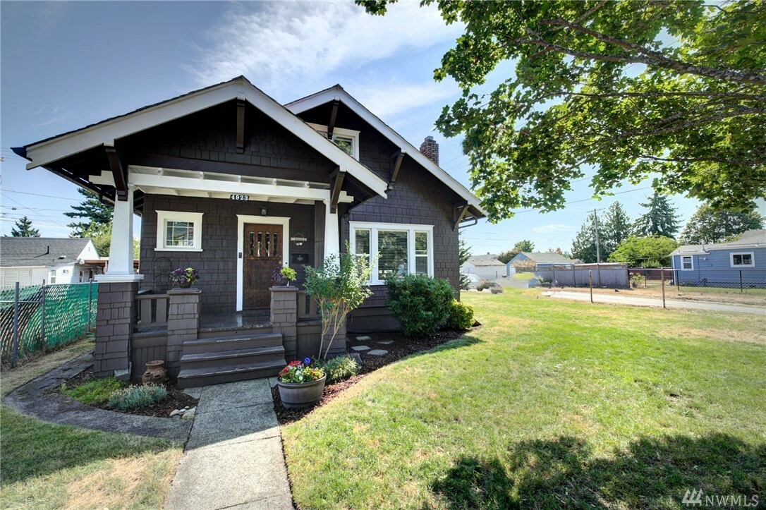 Property Photo:  4923 S Pine St  WA 98409 