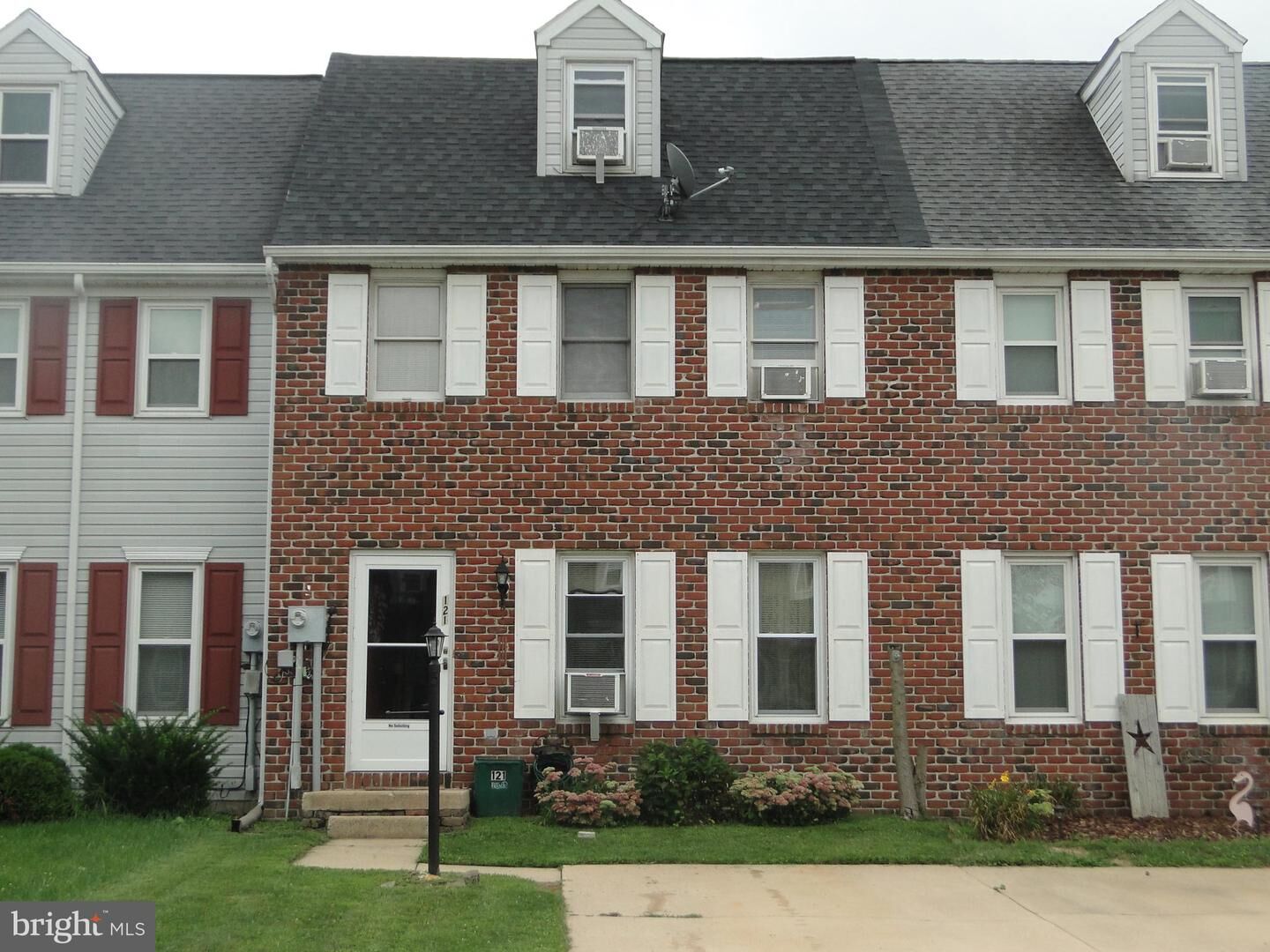Property Photo:  121 Ashley Drive  PA 17522 