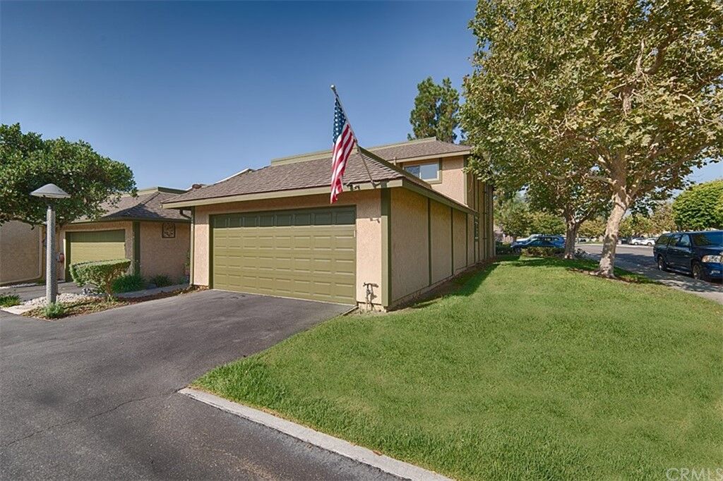 Property Photo:  571 Magnolia Way  CA 90631 