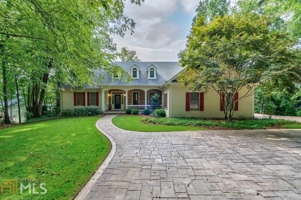 Property Photo: 1180 Dogwood Dr GA 30642