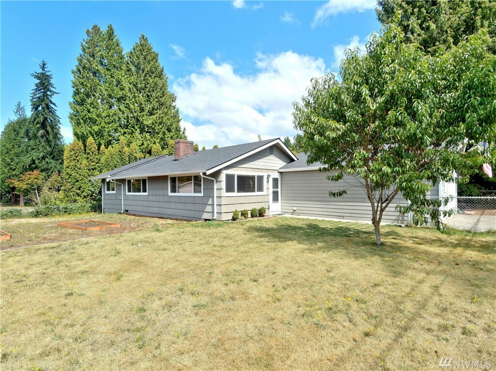 Property Photo:  5105 217th St SW  WA 98043 