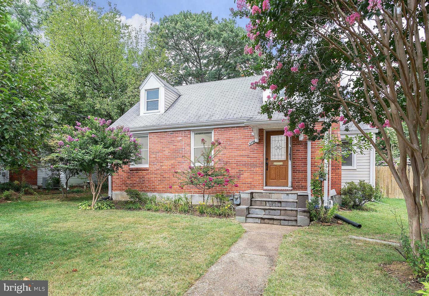 Property Photo:  6708 Farragut Avenue  VA 22042 