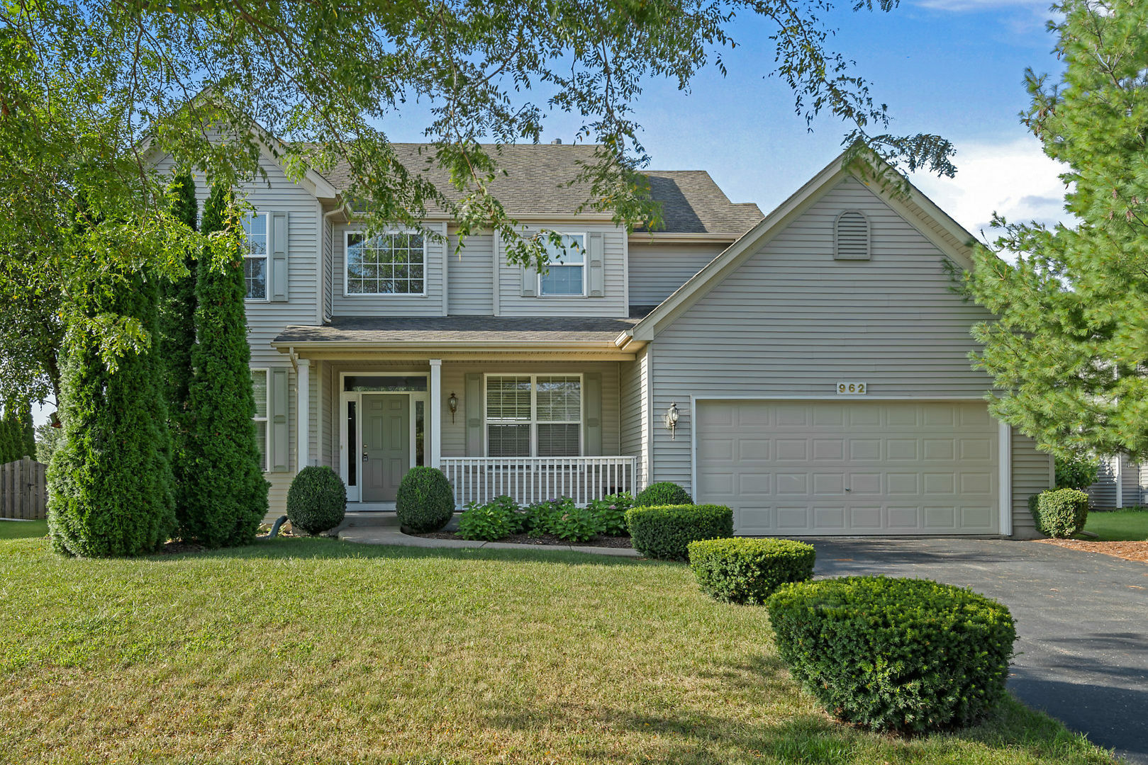 Property Photo: 962 Canyon Trail Court IL 60560