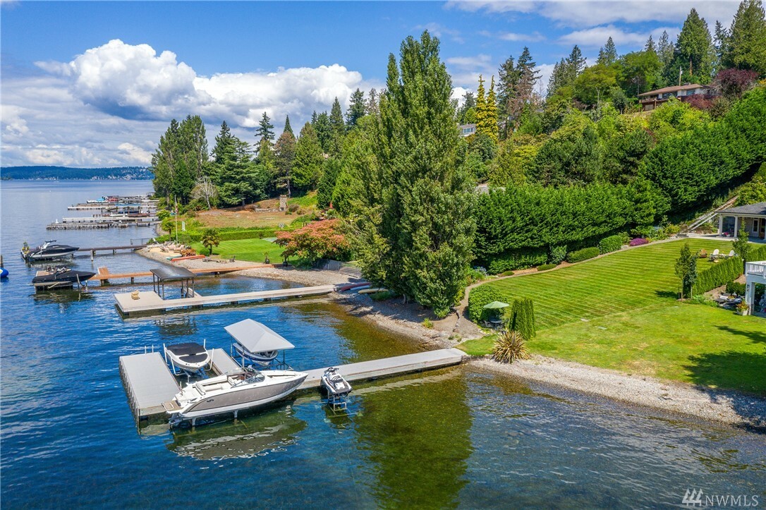 Property Photo:  3233 Evergreen Point Rd  WA 98039 