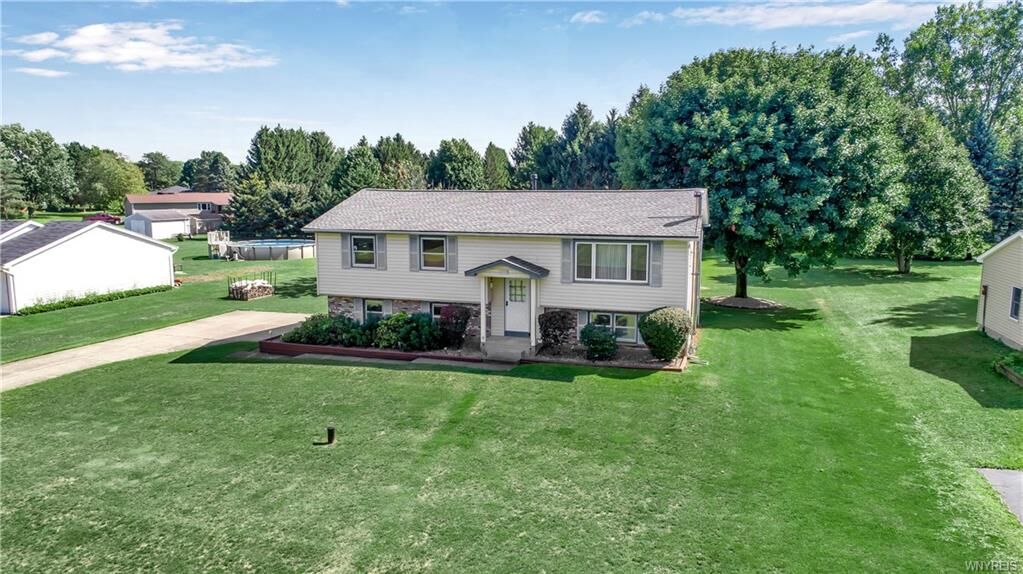 Property Photo:  12485 N Lawn Court  NY 14004 