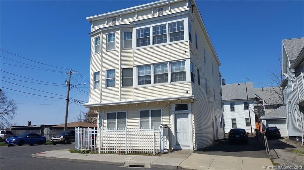 Property Photo:  98 Orland Street 2R  CT 06605 