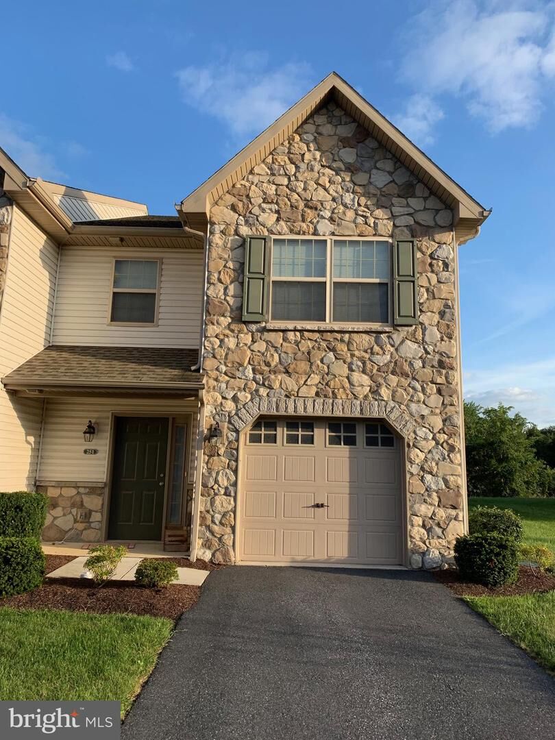Property Photo:  251 Melbourne Lane  PA 17055 