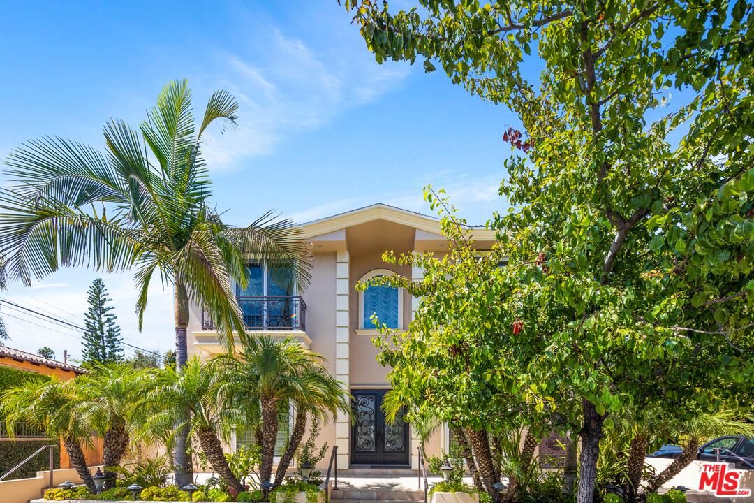 Property Photo:  11985 Mayfield Ave  CA 90049 