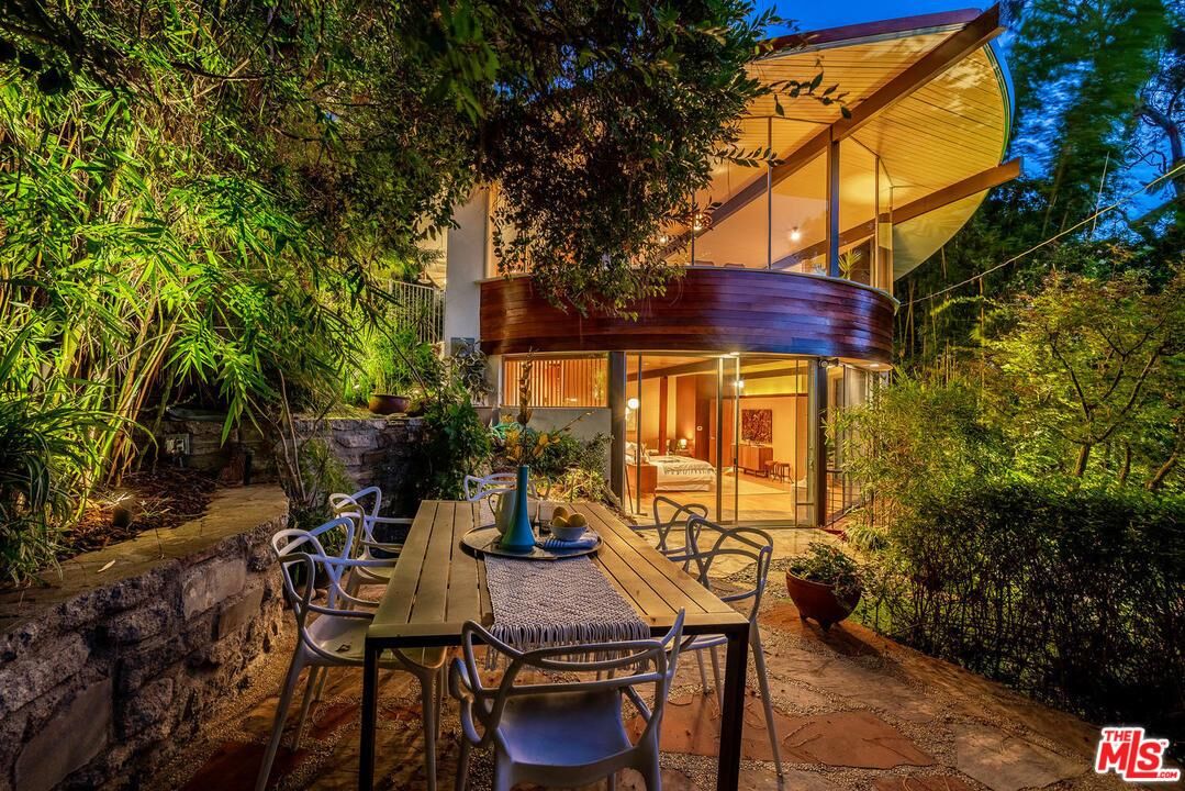 Property Photo: 4024 Murietta Ave CA 91423