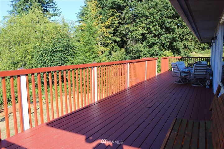 Property Photo:  217 Greenwood Road  WA 98612 