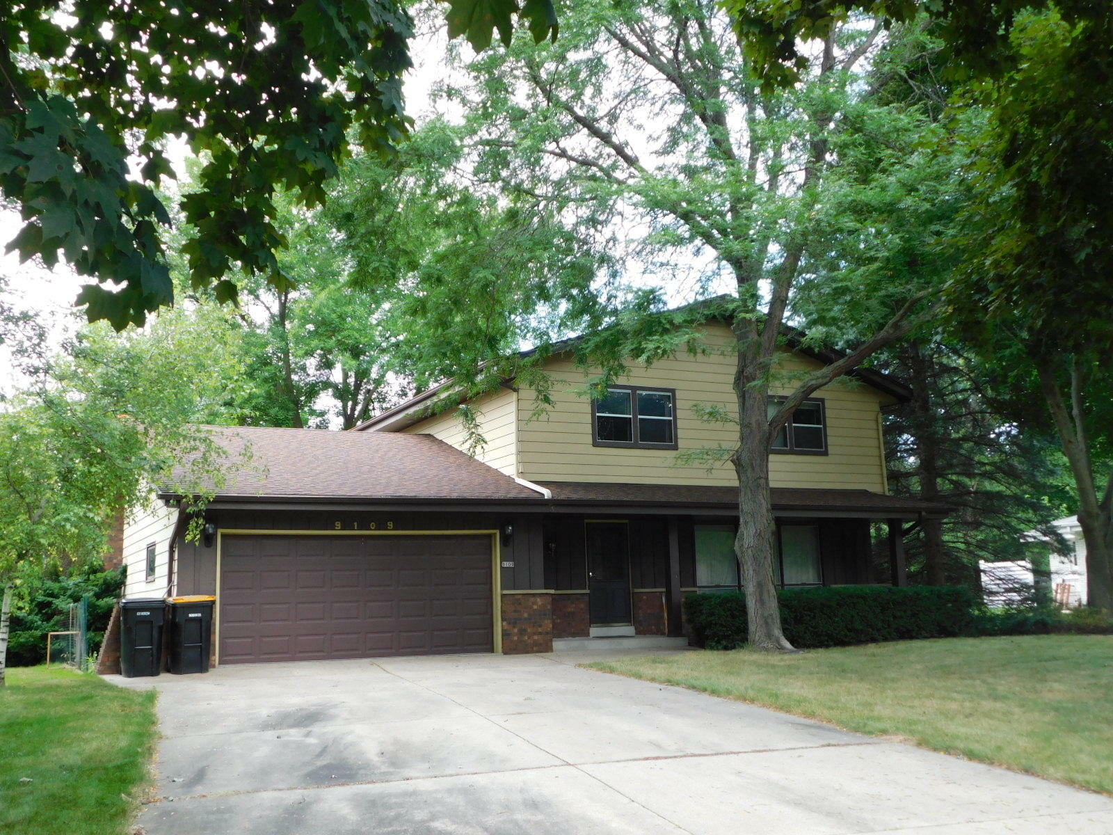 Property Photo:  9109 N Goldendale Dr  WI 53223 