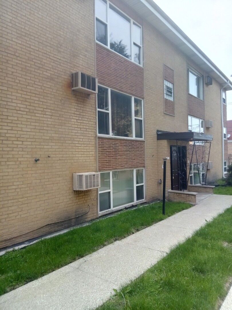 Property Photo:  406 East 109th Street Bs  IL 60628 