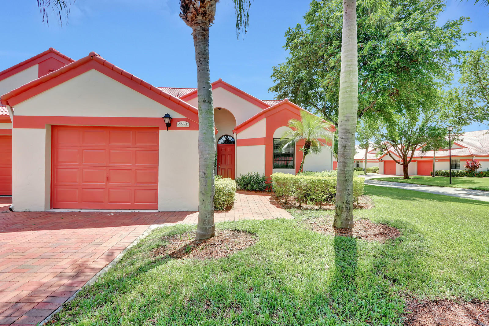 Property Photo:  7972 Lexington Club Boulevard B  FL 33446 