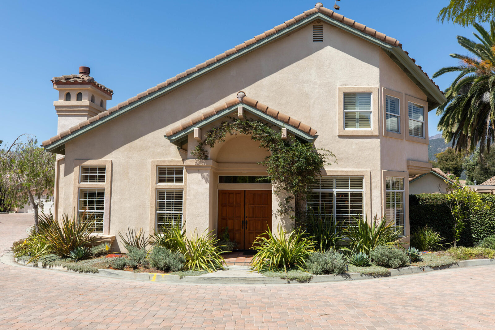 Property Photo: 1270-1 Cravens Lane CA 93013