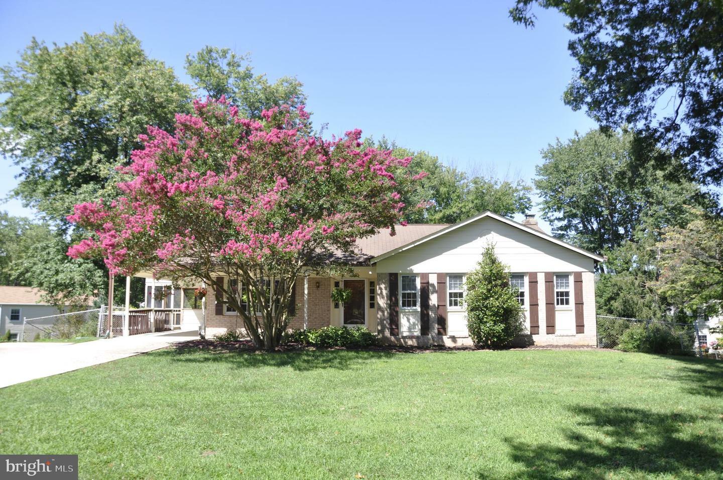 Property Photo: 14 Marlin Court MD 20853