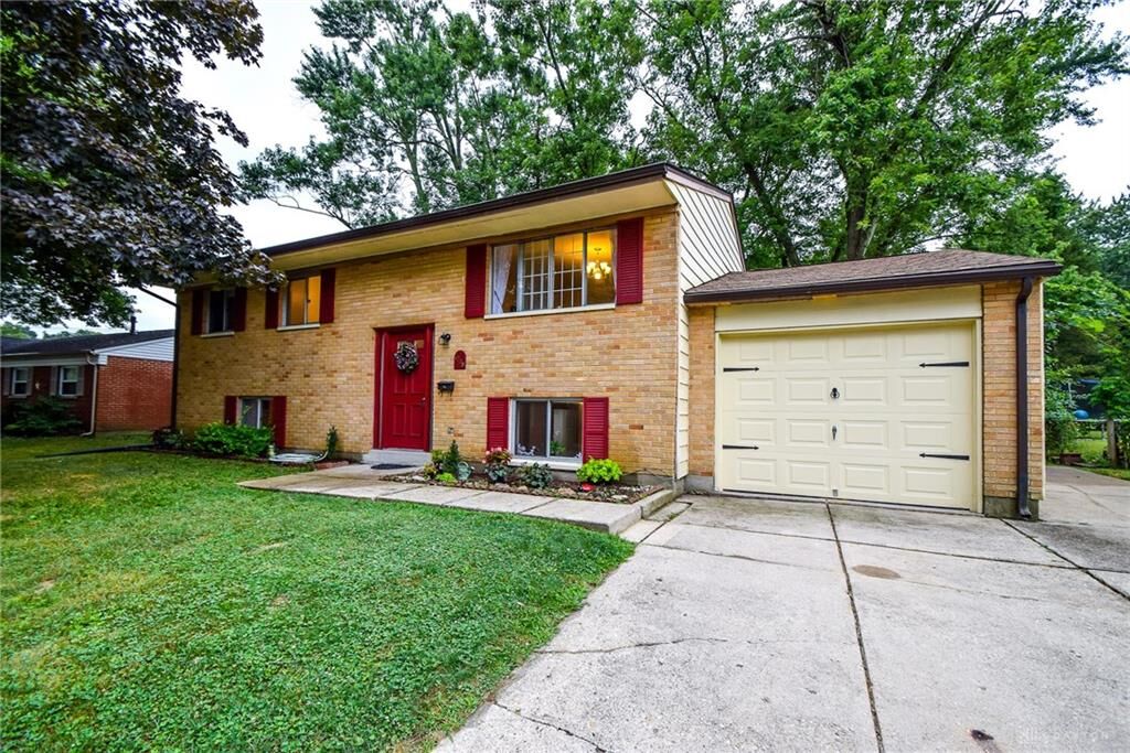 Property Photo: 7238 Cosner Drive OH 45424