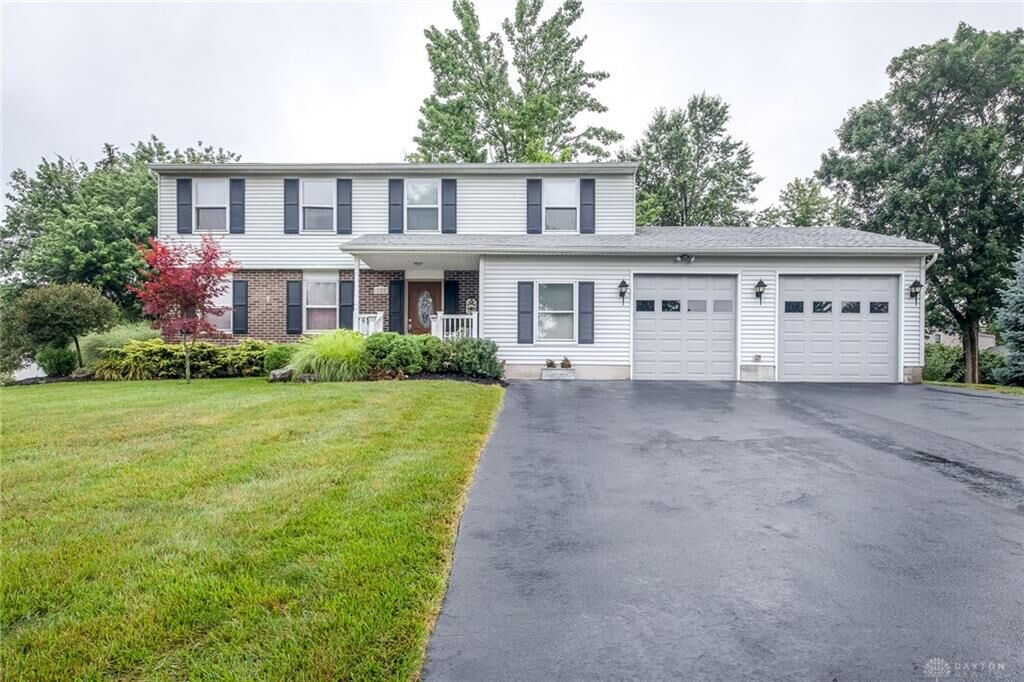 Property Photo: 1401 Meadow Moor Drive OH 45434