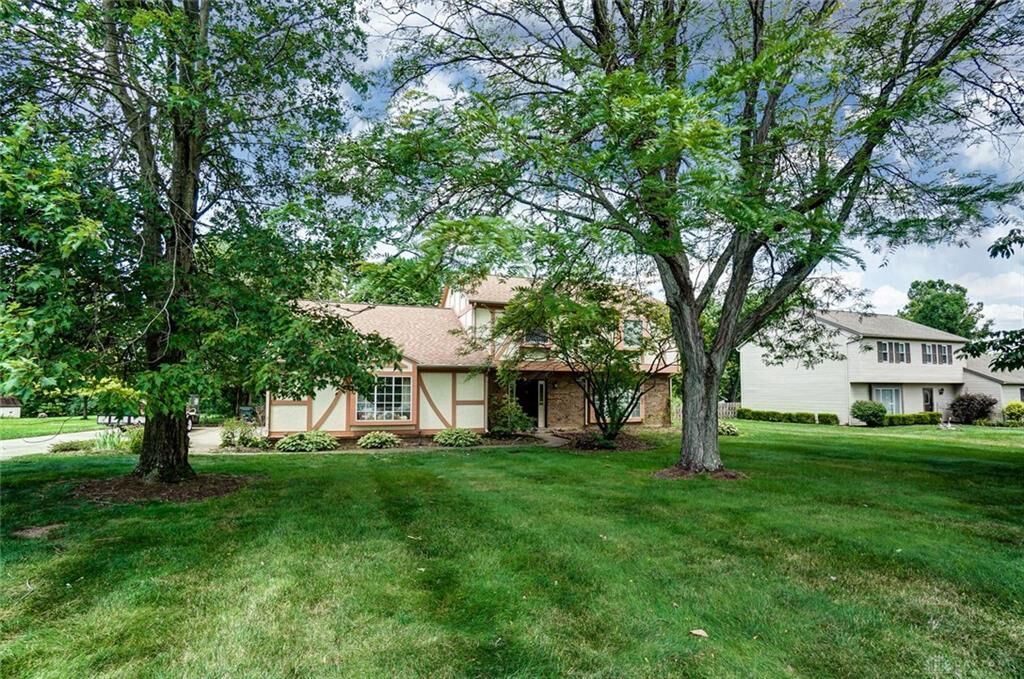 Property Photo:  8731 Castlecreek Drive  OH 45458