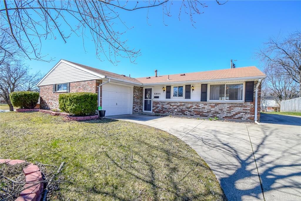 Property Photo: 6805 Haddon Place OH 45424
