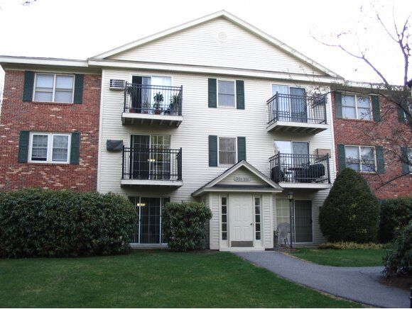Property Photo: 3 Oak Hill Lane U303 NH 03062