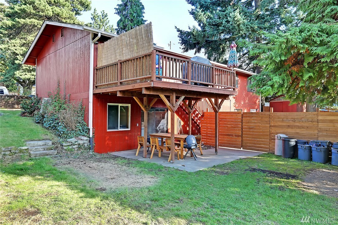 Property Photo:  10027 11th Ave SW  WA 98146 