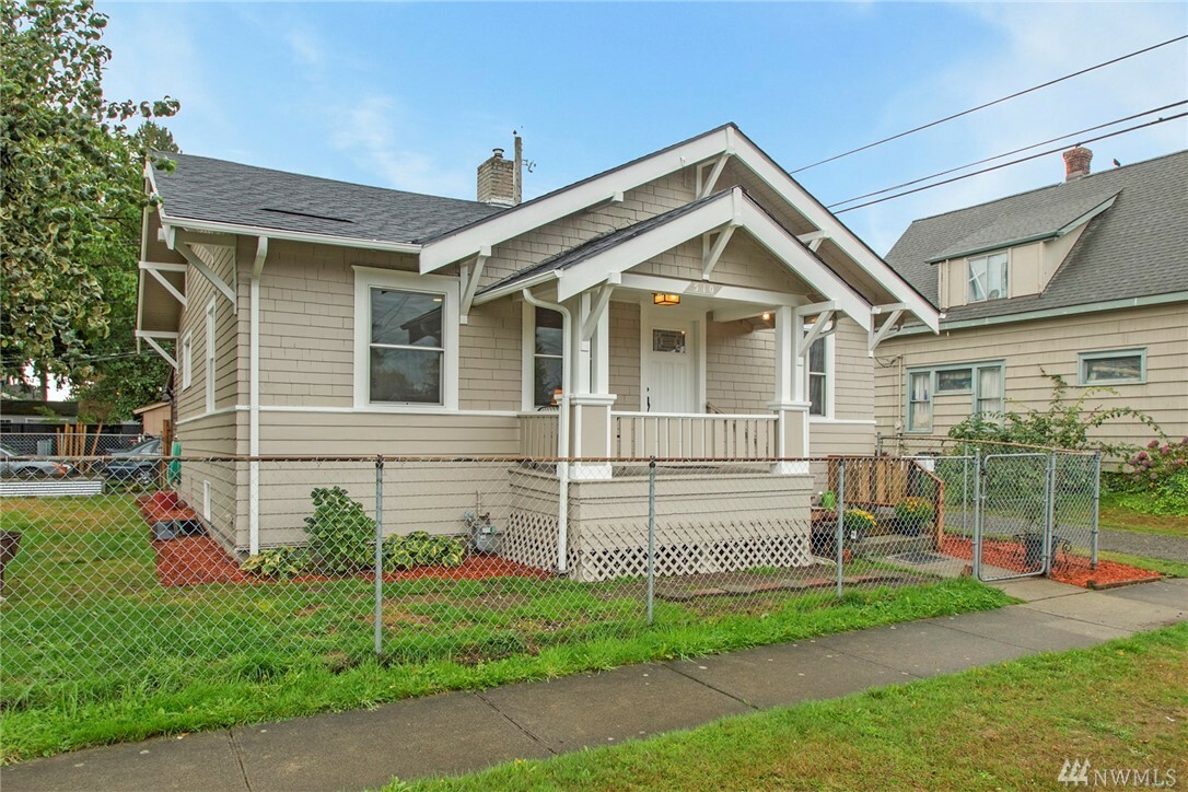 Property Photo:  510 S 36th St  WA 98418 