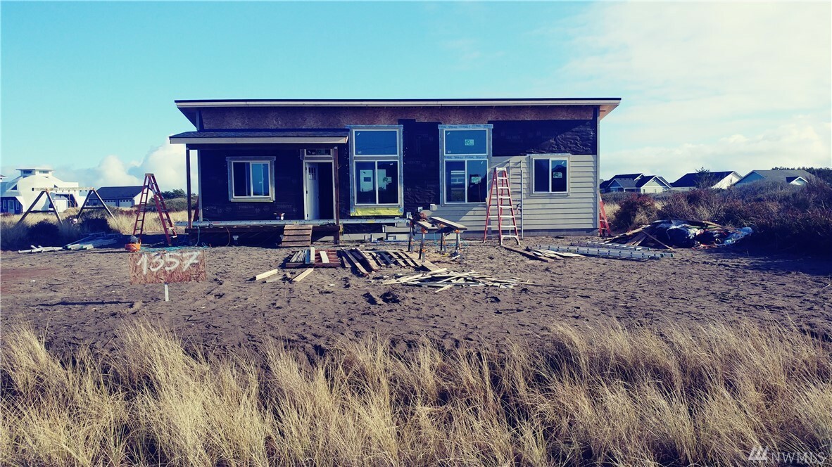 Property Photo:  1356 N Jetty Ave SW  WA 98569 