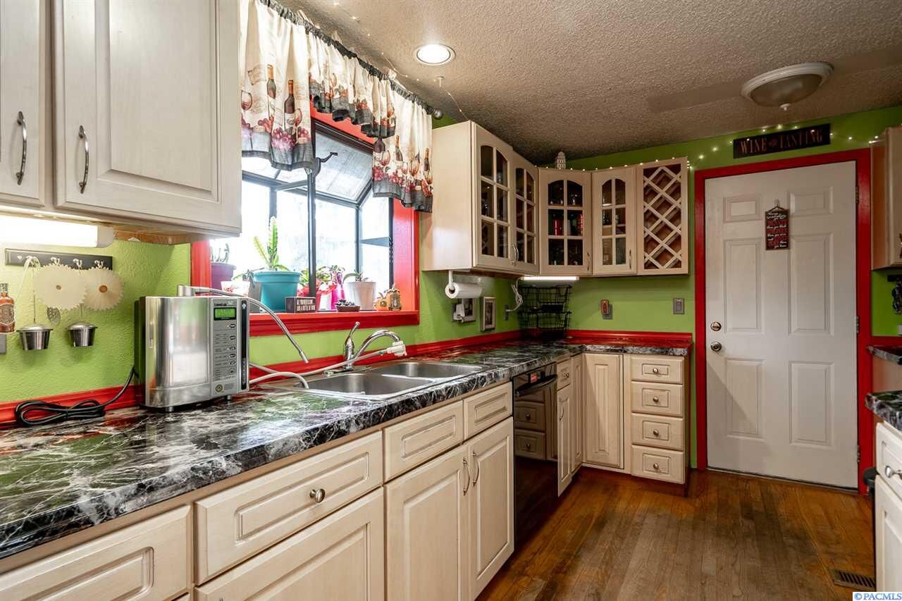 Property Photo:  107 S Irby St  WA 99336 