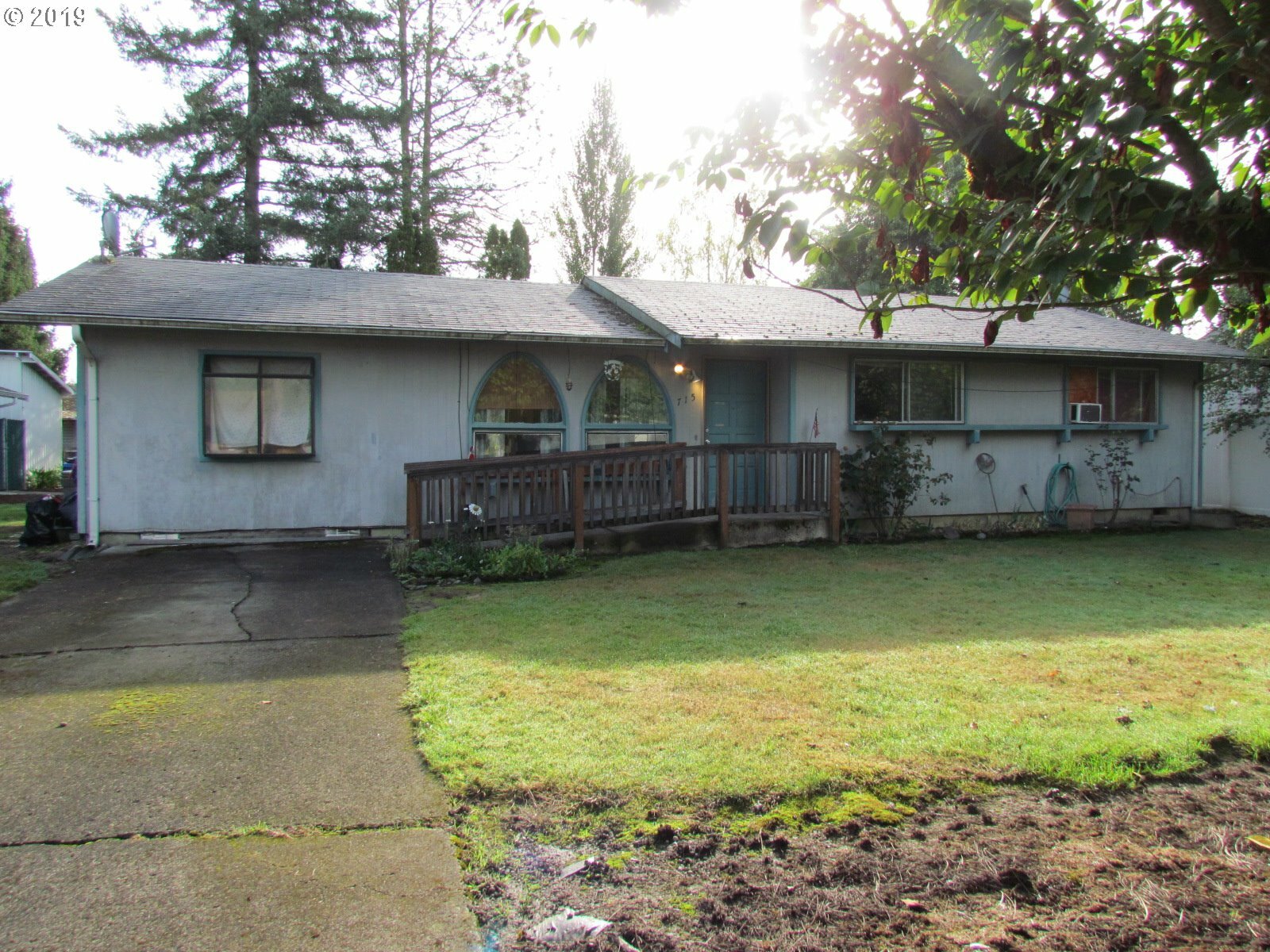 Property Photo:  715 NE 3rd Ave  WA 98604 