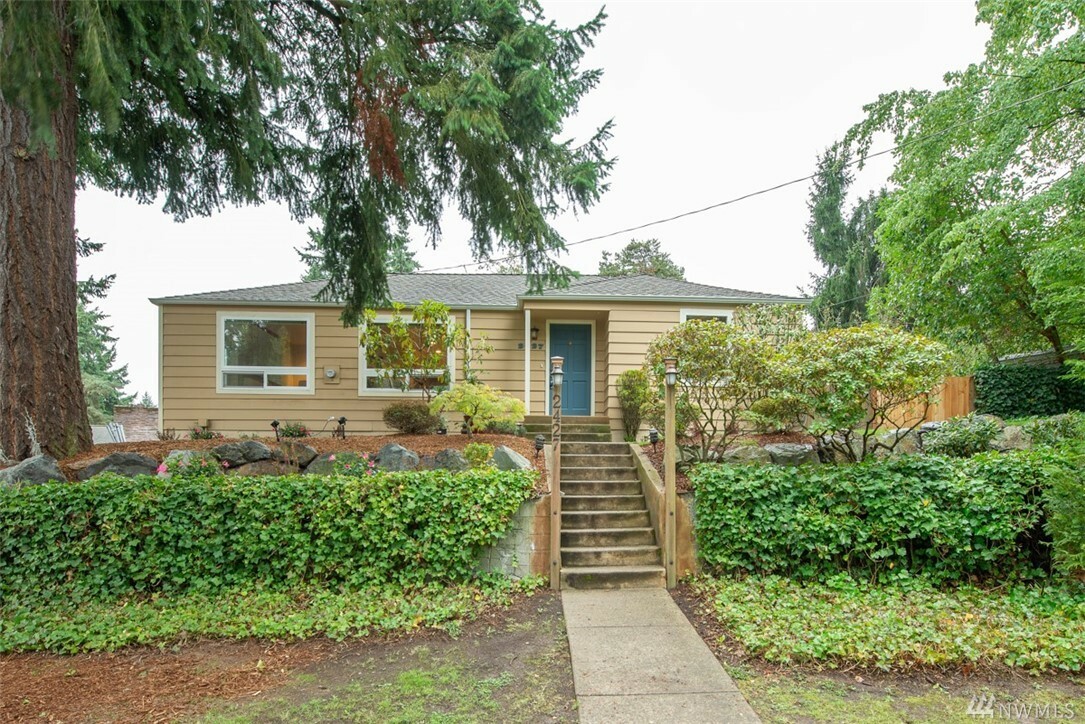 2427 NE 143rd St  Seattle WA 98125 photo