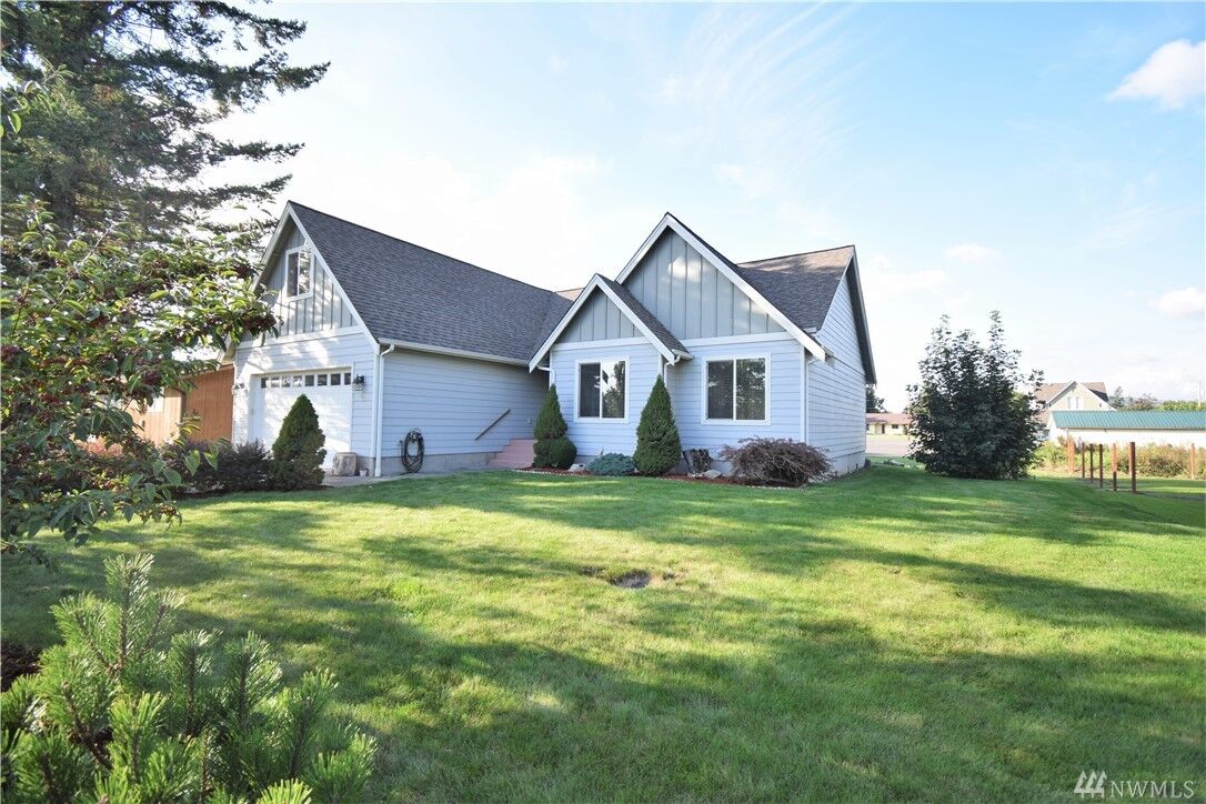 Property Photo:  313  Columbia Street  WA 98295 