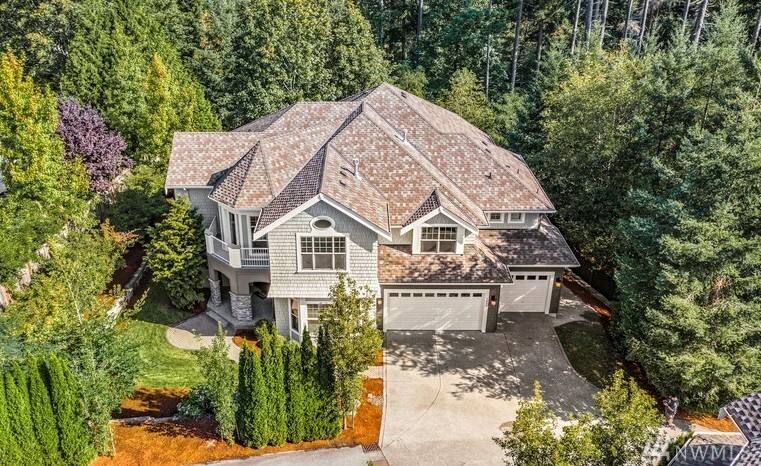 Property Photo:  1800 Kitsap Place NE  WA 98059 