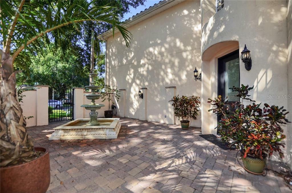 Property Photo:  3905 W Vasconia Street  FL 33629 