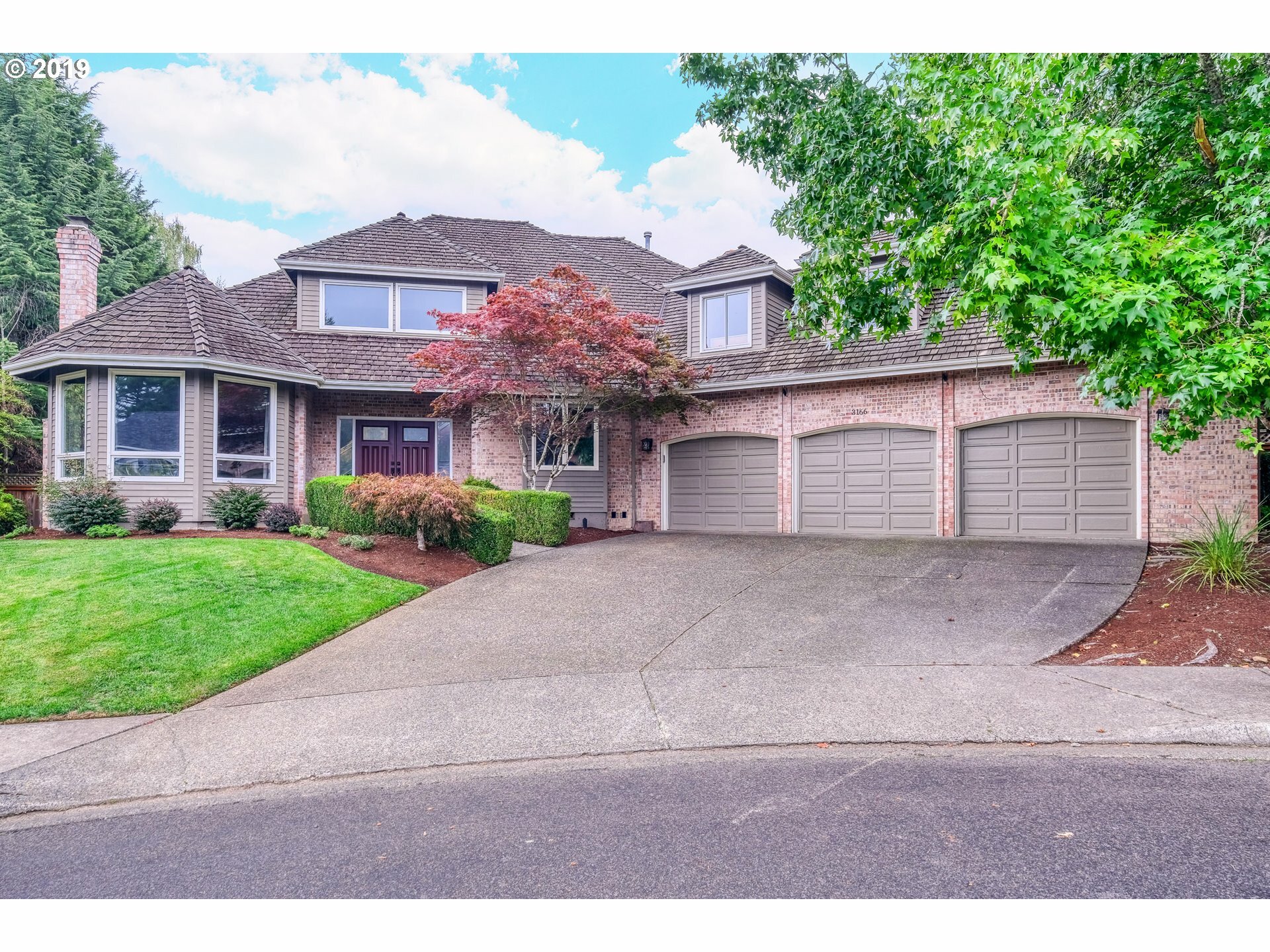 Property Photo: 3166 NW 128th Pl OR 97229