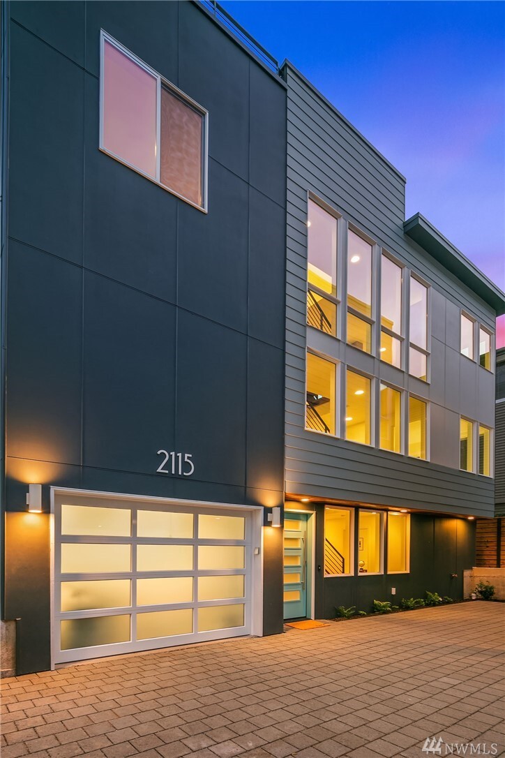 Property Photo: 2115 W Armour Street WA 98199