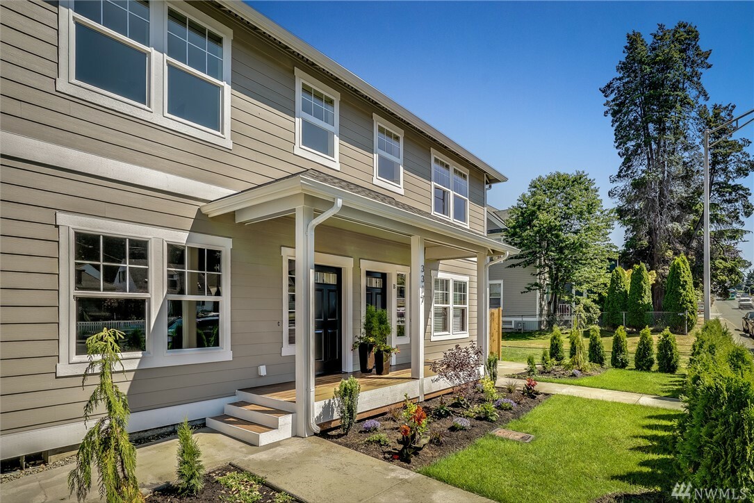 Property Photo:  3814 Hoyt Ave  WA 98201 