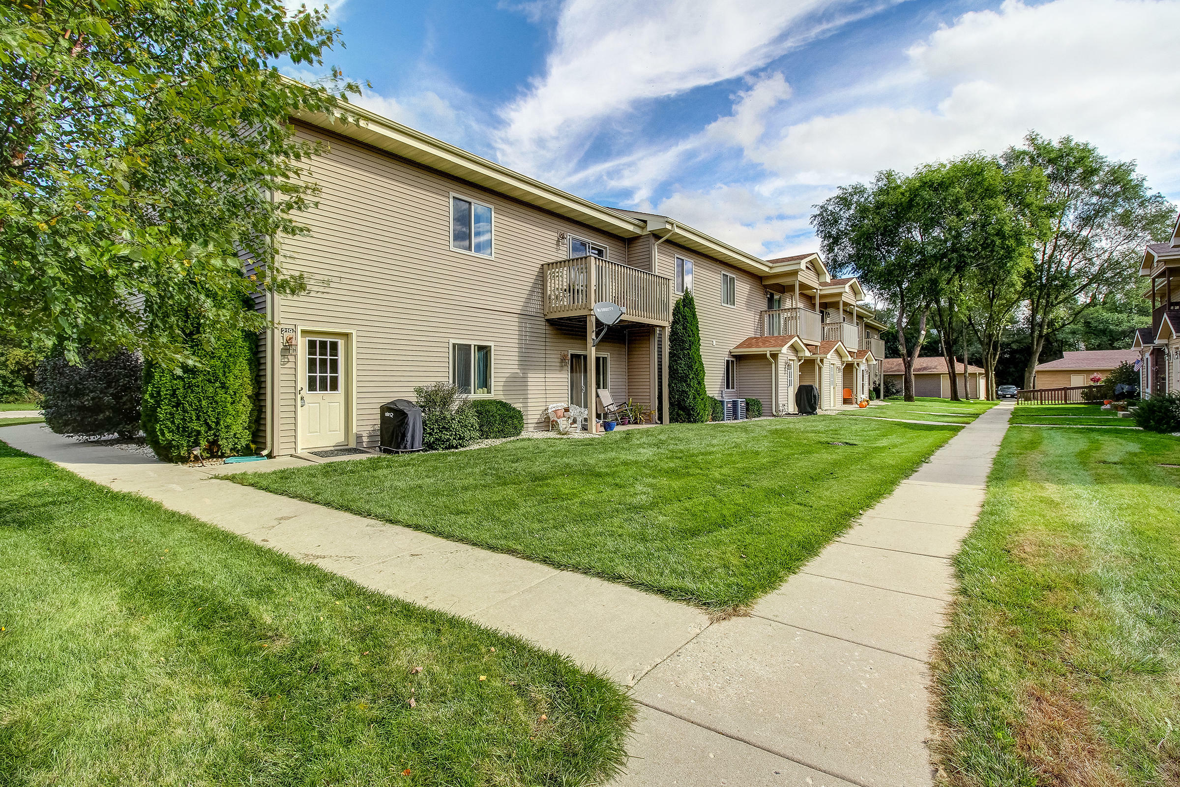 Property Photo: 219 Franklin St 3L WI 53115