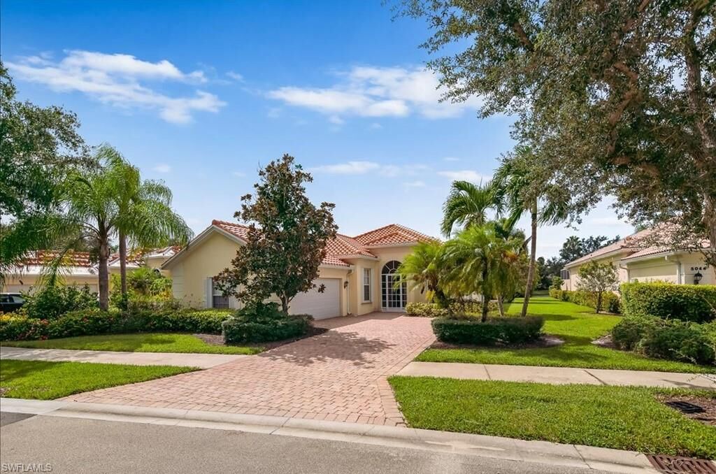 Property Photo: 5048 Jarvis Ln FL 34119