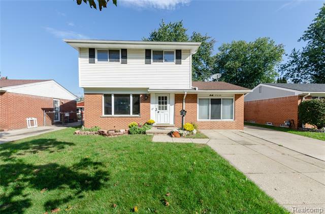 Property Photo: 37626 Walnut Street MI 48174