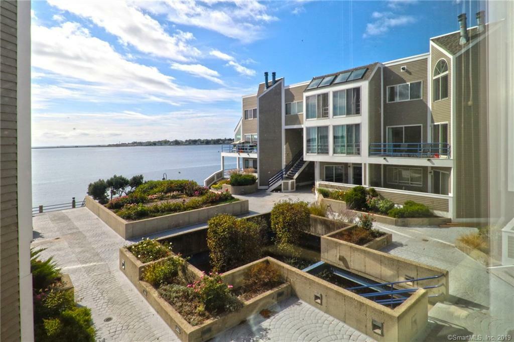 Property Photo: 24 Harbour Close 24 CT 06519