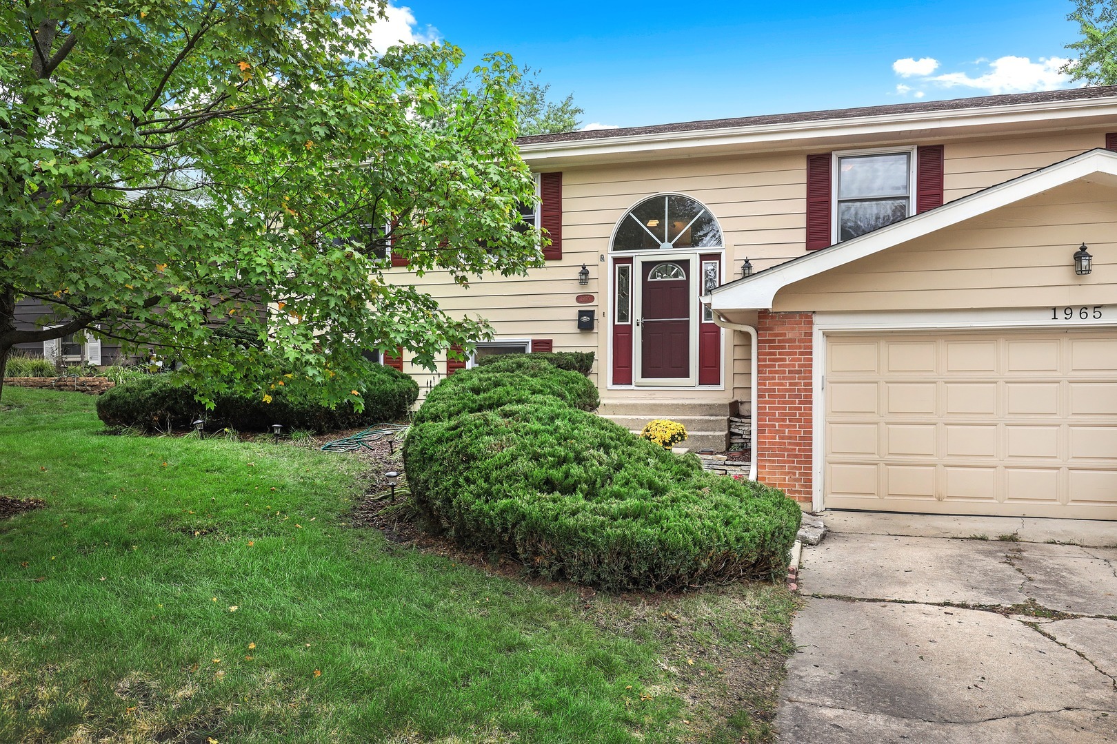 Property Photo: 1965 Oakdale Road IL 60169
