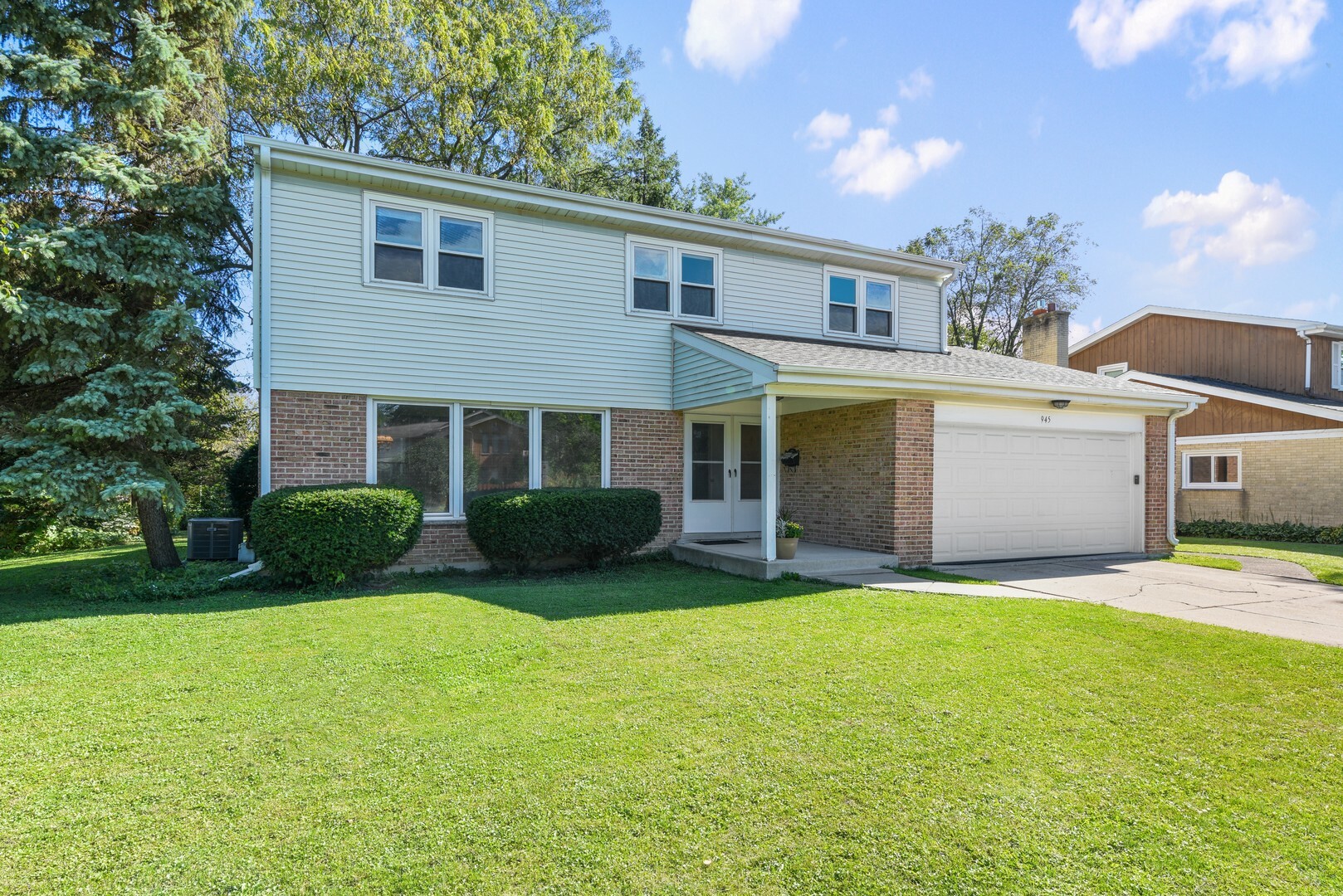 Property Photo:  945 Huber Lane  IL 60025 