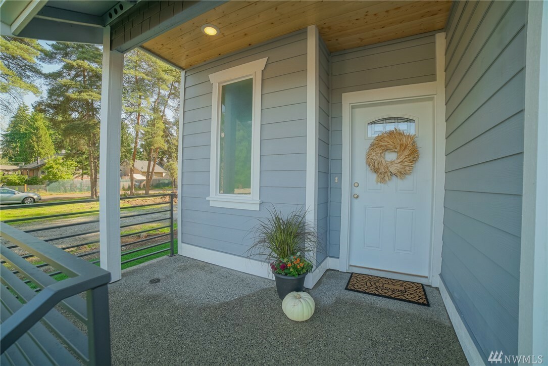 Property Photo: 1836 S 308th St WA 98003