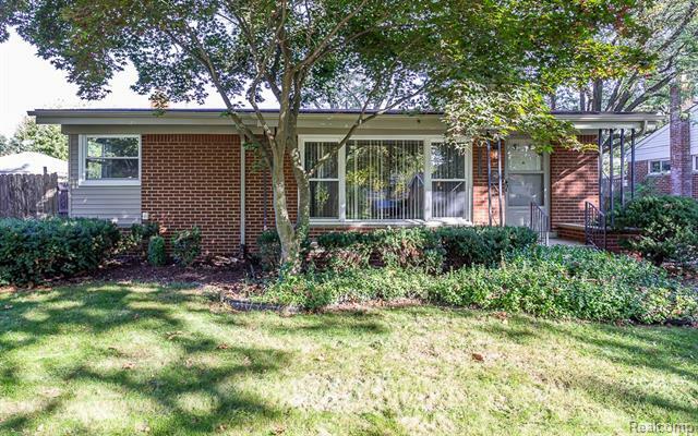 Property Photo:  27732 Bennett Street  MI 48152 