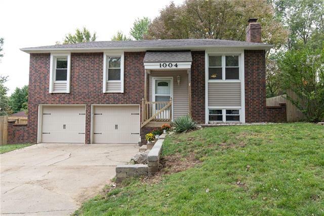 Property Photo:  1004 NW Kingsridge Drive  MO 64015 