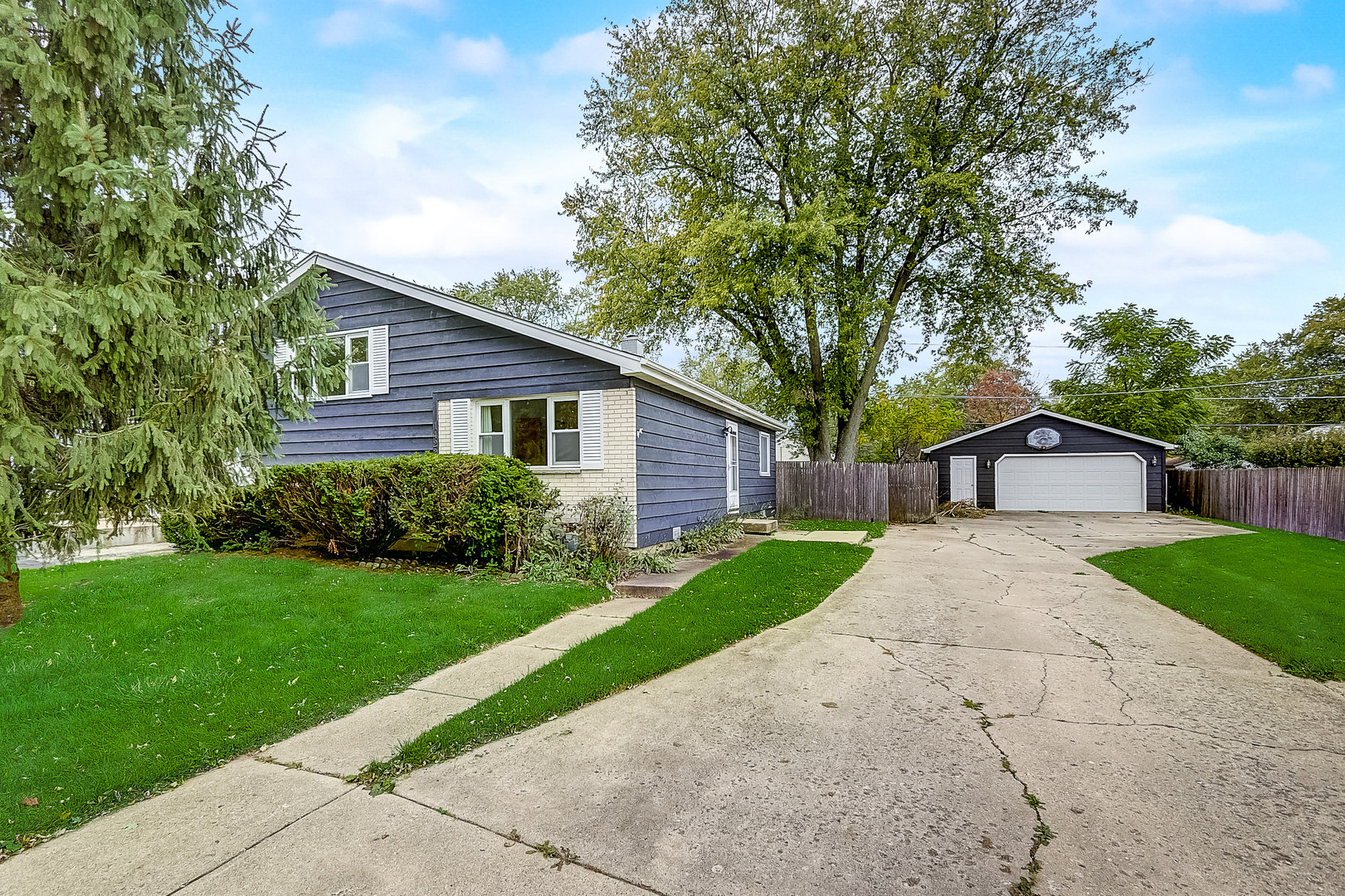 Property Photo: 1422 Juneway Terrace IL 60073
