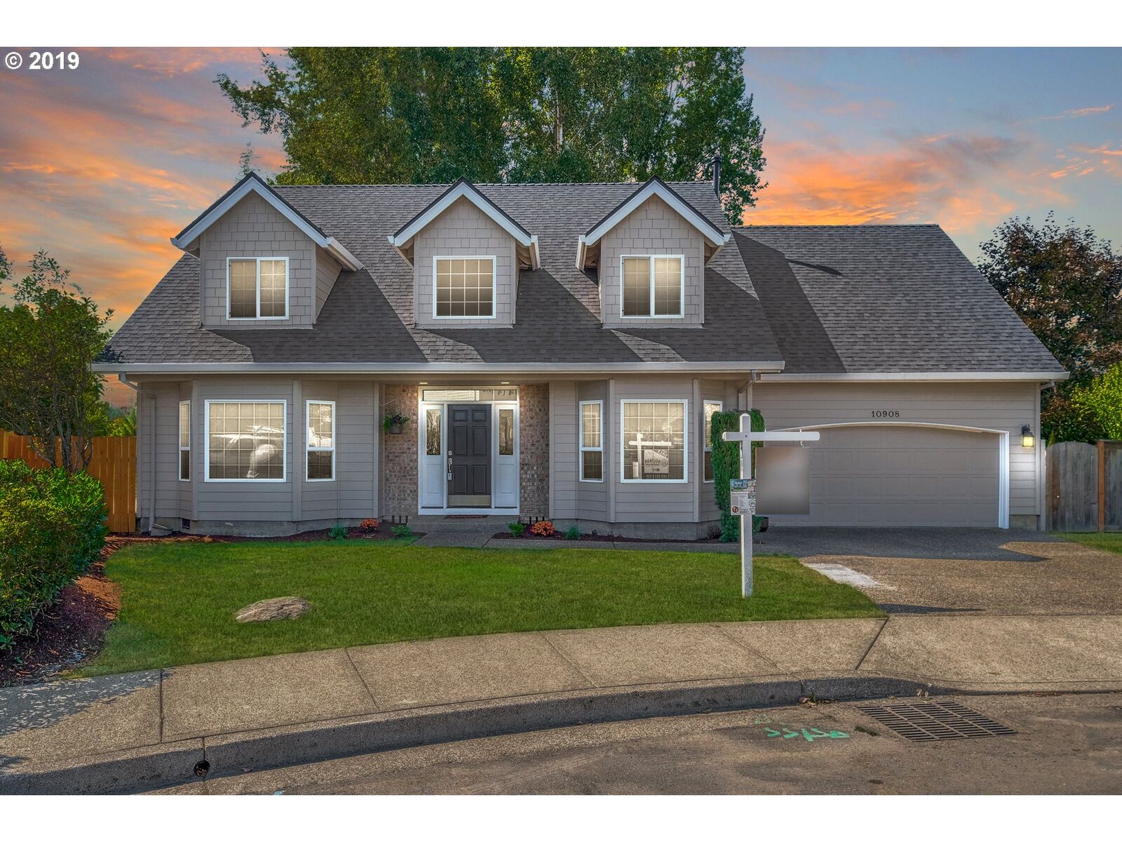 Property Photo:  10908 SW Roland Ct  OR 97070 