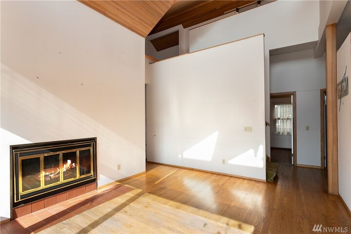 Property Photo: 1234 3rd Avenue N WA 98109