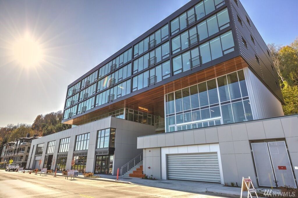 Property Photo: 1307 Harbor Ave SW 401 WA 98116